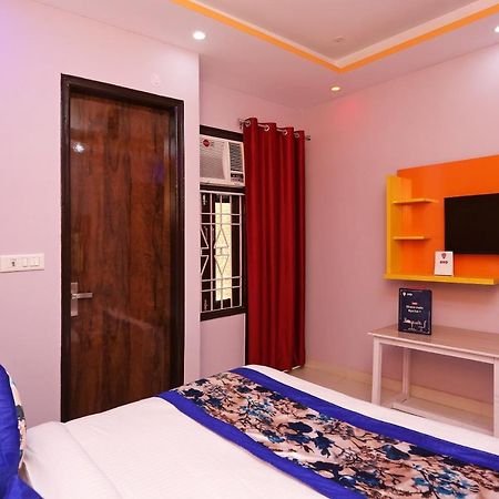 Отель Oyo Rose Residency Near Dwarka Sector 9 Metro Station Нью-Дели Экстерьер фото