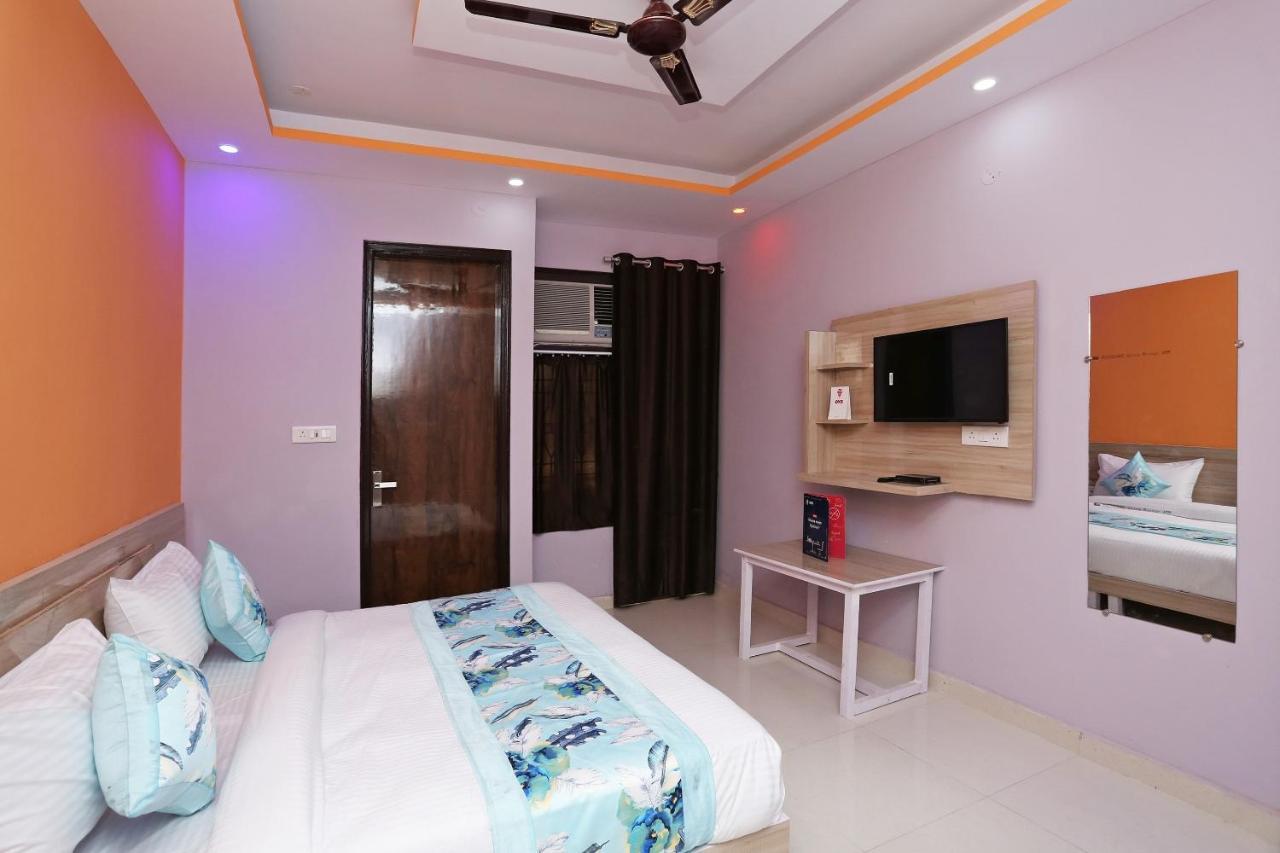 Отель Oyo Rose Residency Near Dwarka Sector 9 Metro Station Нью-Дели Экстерьер фото