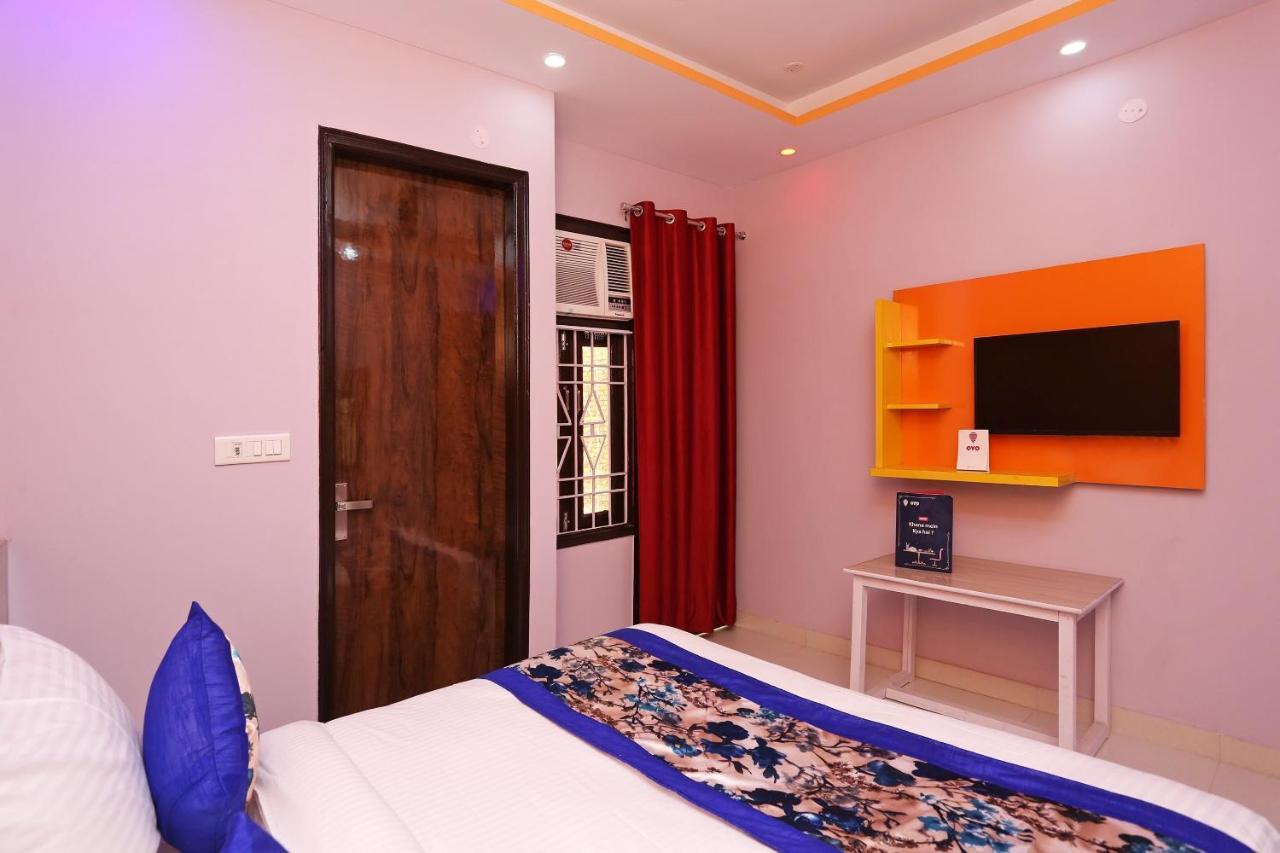 Отель Oyo Rose Residency Near Dwarka Sector 9 Metro Station Нью-Дели Экстерьер фото